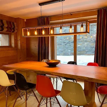 Manggis, 1650 Chalet Courchevel